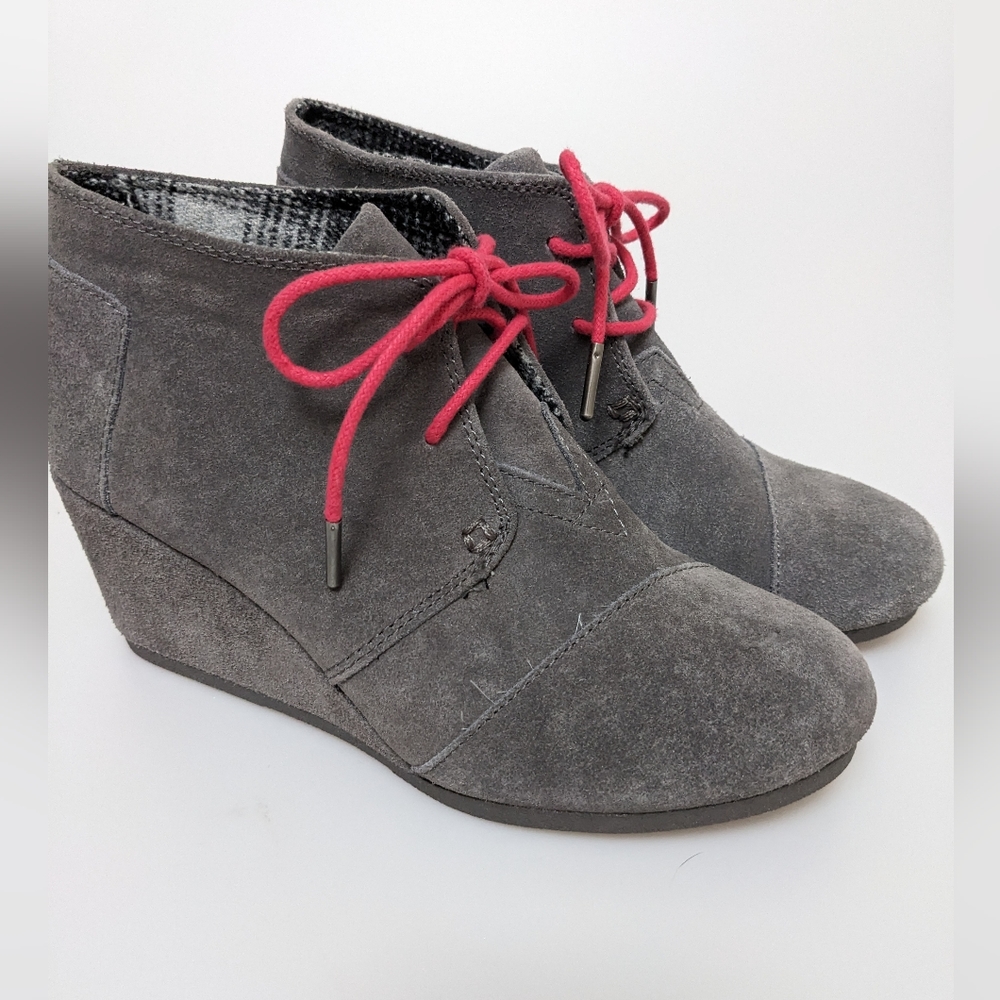 EUC, Toms Desert Kala Gray Wedge, size 7.5